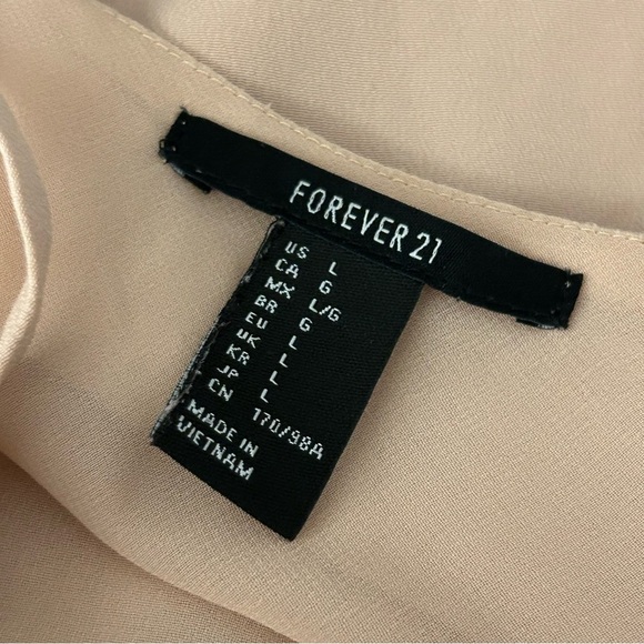 💕Forever 21 Elegant Lace Trim Blush Pink Top L - Picture 10 of 10